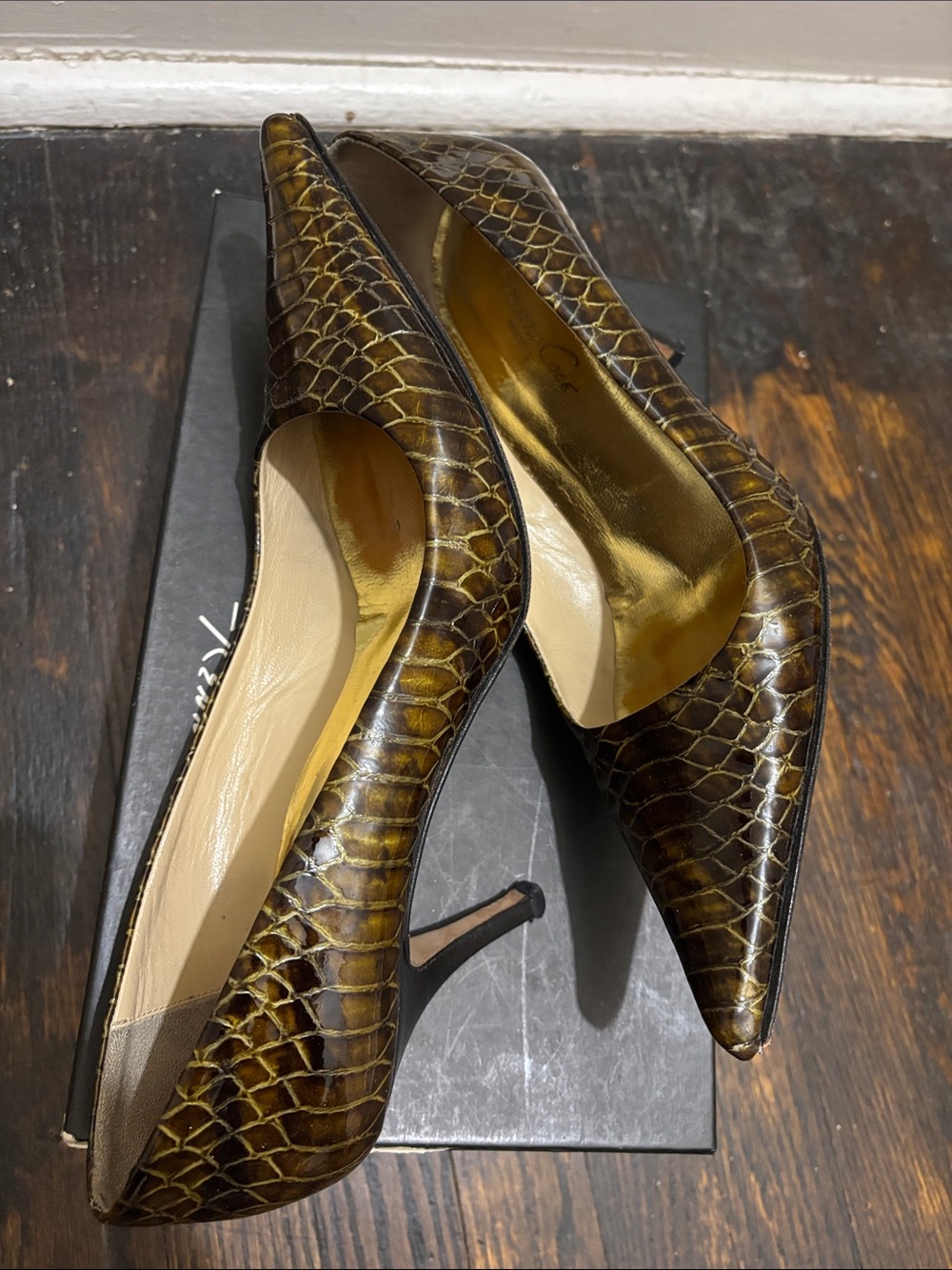 Kenneth Cole Olive Green Snakeskin Pointed Toe Stiletto Pumps